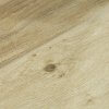 Nordic Wood Gold flaviker w łazience z czarnym grzejnikiem 