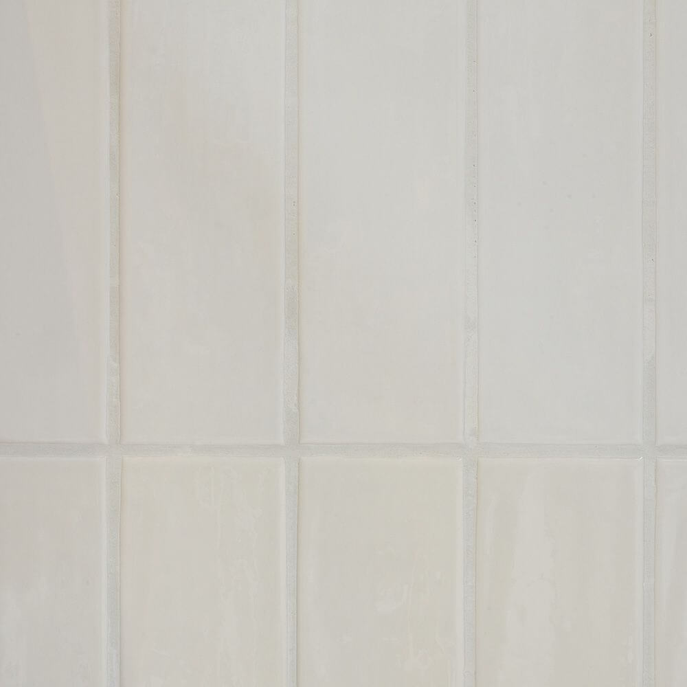 Minimalistyczna łazienka z płytkami Ash Beige