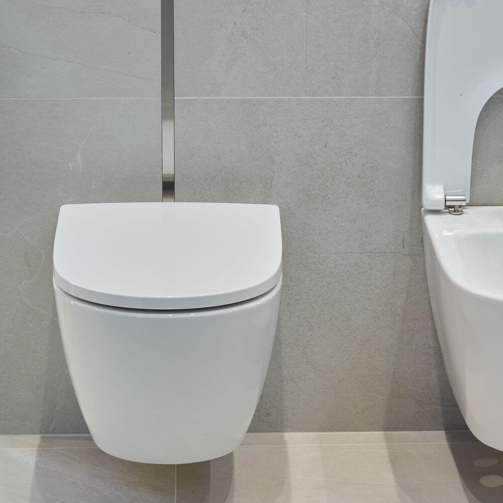 Subtelna elegancja w odcieniach brązu i beżu z użyciem płytek Grand Cave Ivory Str