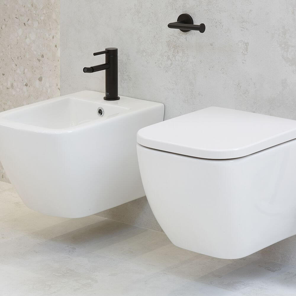 ELEGANCKA ARANŻACJA Z PŁYTKAMI TORANO WHITE LAPPATO