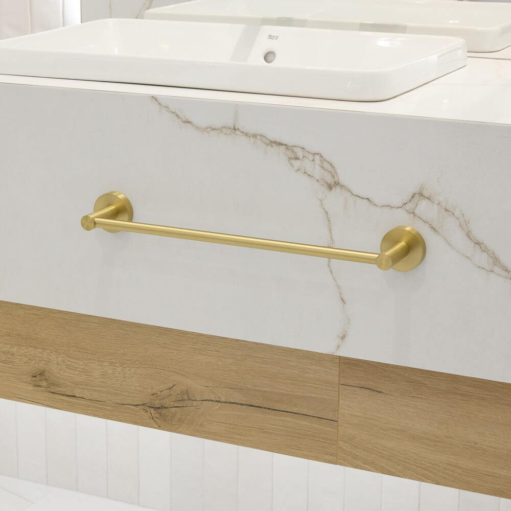 Łazienka w stylu glamour z płytkami Blanco Mare Gold