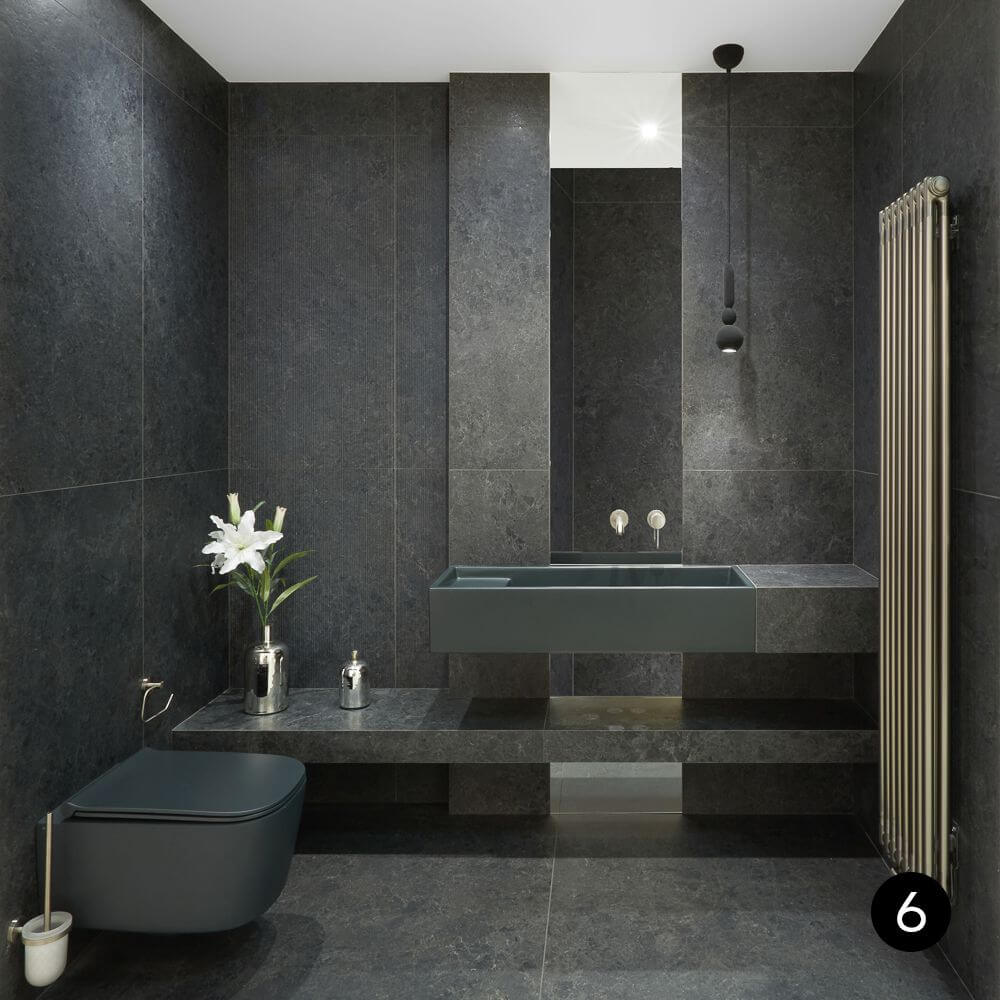 Łazienka w stylu nowoczesnym z czarnymi płytkami Limestone Belgium Black