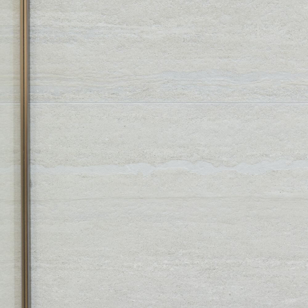 Minimalistyczna aranżacja z płytkami Limestone