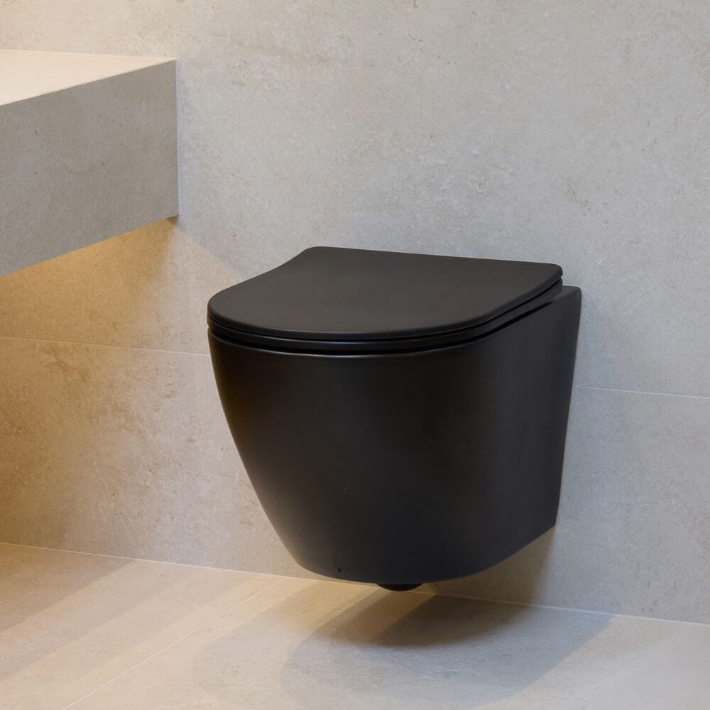 Łazienka w stylu glamour z płytkami Stone Art White i geometrycznym wzorem