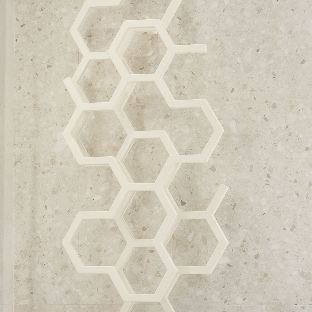 ELEGANCKA ARANŻACJA Z PŁYTKAMI TORANO WHITE LAPPATO