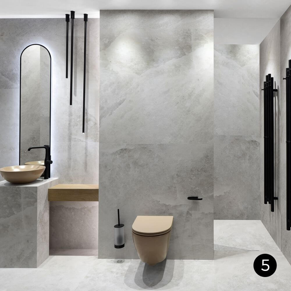 Nowoczesna łazienka z płytkami Rock Salt Gold Naturale Florim