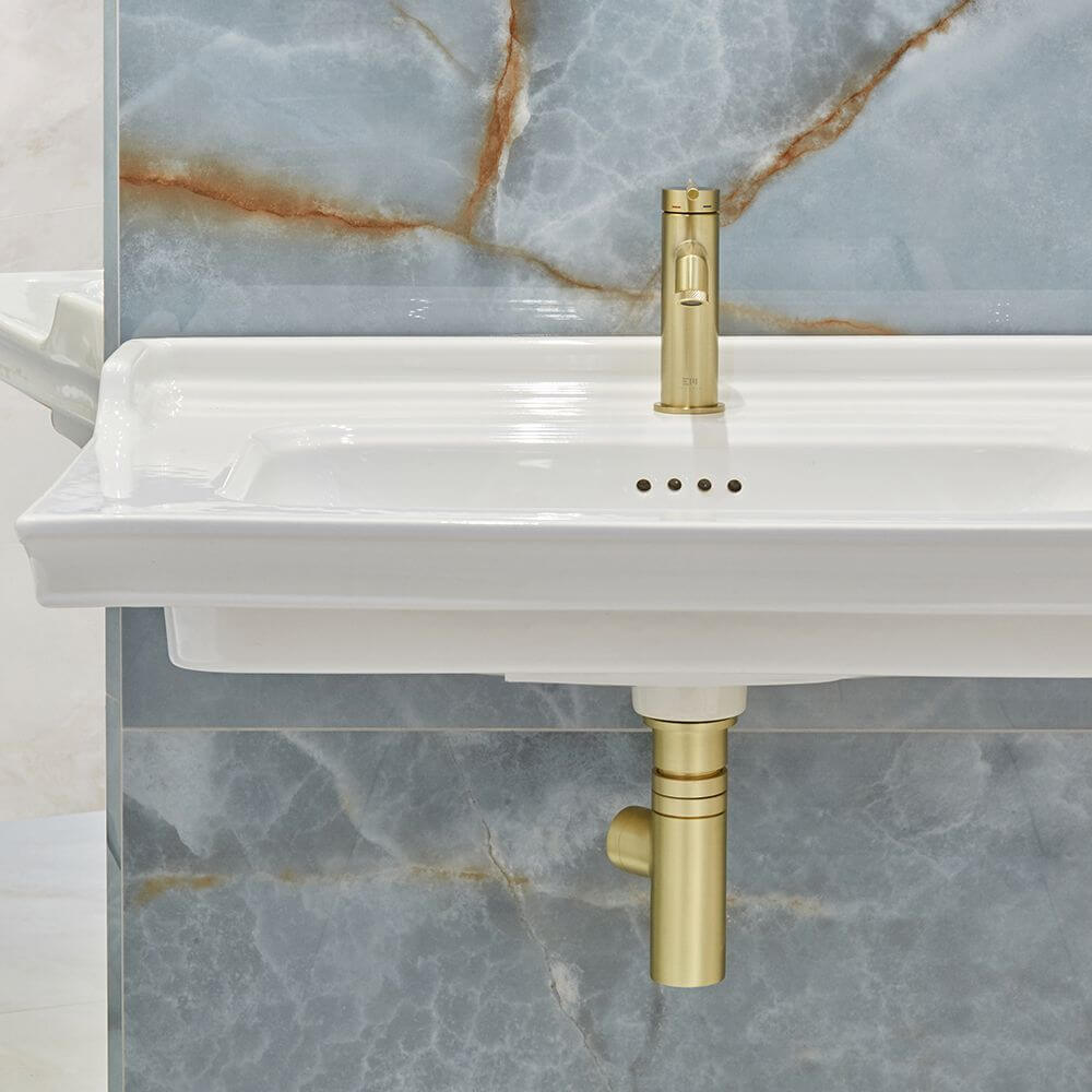 Aranżacja w stylu modern classic w odcieniach błękitu Bunkyo